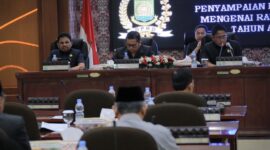 RAPBD 2024 : Walikota Tangerang H. Arief Wismansyah saat rapat penyampaian RAPBD Kota Tangerang Senin (11/9).