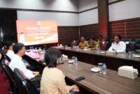 Pj Gubernur Banten, Al Muktabar saat memimpin rapat