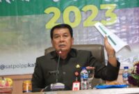 Sekda Rudi Maesyal saat memimpin rapat persiapan pengamanan dan pelaksanaan pilkades serentak.