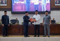 APBD PERUBAHAN: Pj Gubernur Banten, Al Muktabar saat penyampaian nota pengantar Raperda Perubahan APBD Tahun 2023.