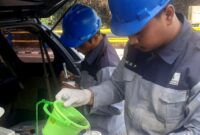 DLHK Kabupaten Tangerang pengecekan baku mutu air Sungai Cimanceuri yang menghitam.