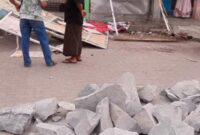 Teror penutupan akses jalan pasar Kutabumi diduga dilakukan pihak PD Pasar.