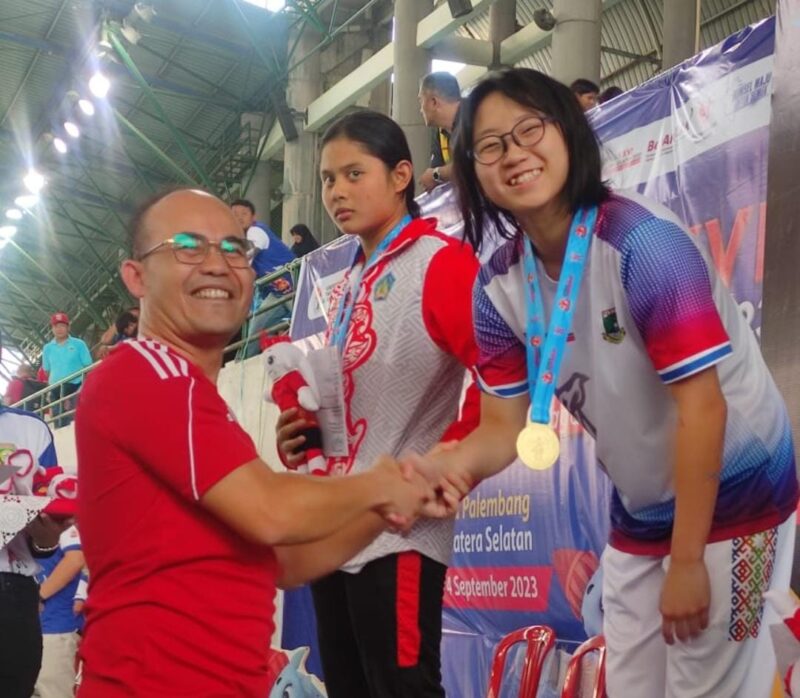 Mendali emas cabor renang tersebut diperoleh atas nama Michelle Surjadi Fang.