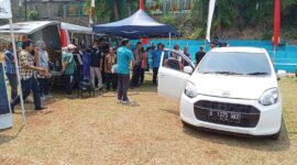 Foto: bantenraya.co // Petugas Sedang Melakukan Uji Emisi Kendaraan