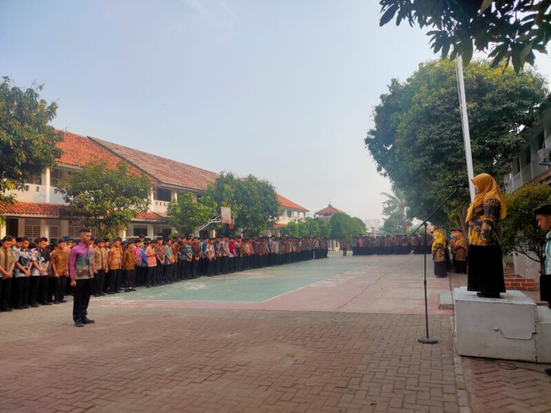 BATIK NUSANTARA: Peringatan Hari Batik Nasional di SMA 19 Kabupaten Tangerang jadi ajang promosi Batik Nusantara.
