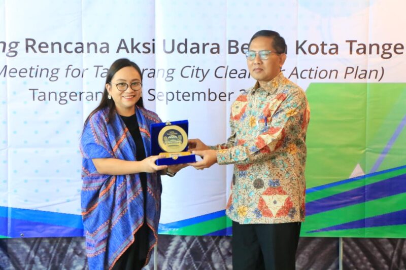 KERJA SAMA: Pemkot Tangerang bersama Air Asia menjalin kerja sama untuk mendukung terciptanya udara yang bersih.