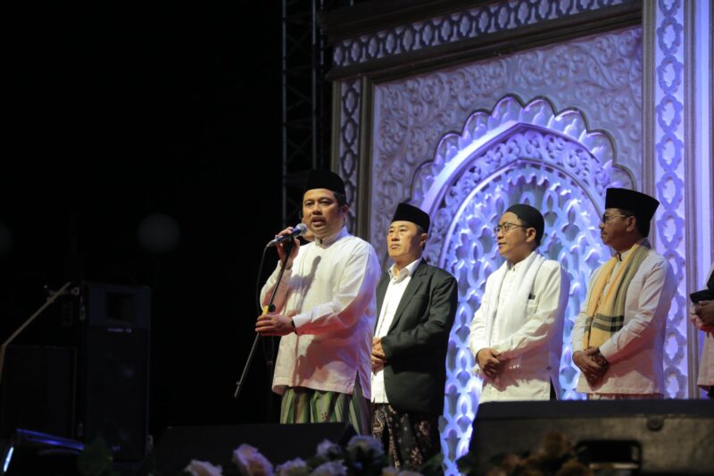 LEPAS PAWAI OBOR: Walikota Tangerang  Arief R Wismansyah saat perayaan pawai obor elektrik Kota Tangerang.