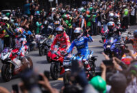 Pawai pembalap MotoGP Mandalika. (Foto: Dok. cnnindonesia.com)