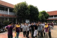 OLAHRAGA TRADISIONAL: Siswa SMAN 19 Kabupaten Tangerang mendapatkan edukasi olahraga tradisional sumpitan dari KORMI, Kamis (12/10).