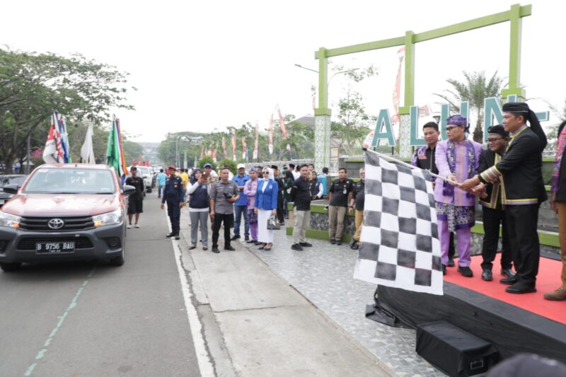 PEMILU: Kirab Pemilu 2024 Kabupaten Tangerang digelar di Alun-alun Tigaraksa, Minggu (5/11).