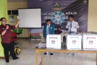 PPK Balaraja, Kabupaten Tangerang saat memberikan sosialisasi kepada pemilih pemula siswa SMAN 1 Kabupaten Tangerang dan MAN 2 Tangerang, Senin (6/11/2023).