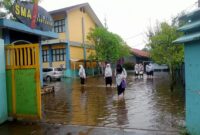 BANJIR: SMAN 7 Kabupaten Tangerang saat mengalami kebanjiran.