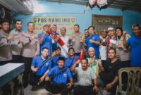 Kapolres Metro Tangerang, Kombes Pol Zain Dwi Nugroho mengunjungi salah satu pos kamling di Kota Tangerang.