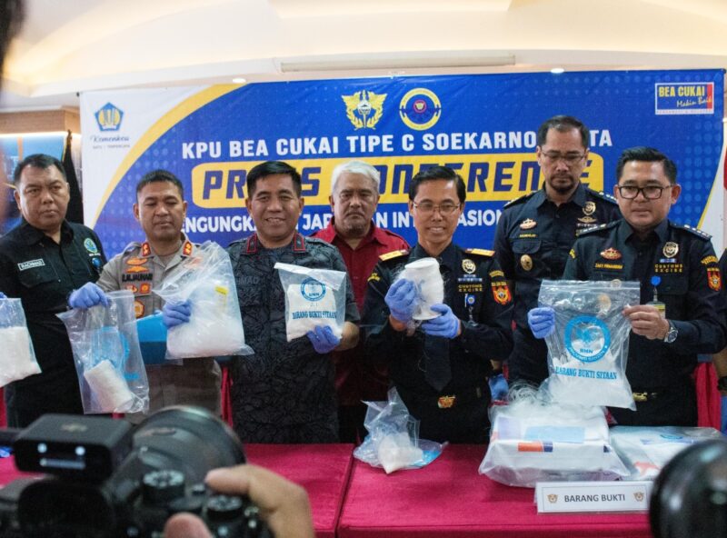 BARANG HARAM: Pengungkapan kasus penyelundupan narkotika oleh Petugas Bea Cukai Bandara Soekarno Hatta, Tim Gabungan Interdiksi Narkotika dan BNN Banten. 