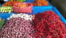 MASIH MAHAL: Harga cabe di sejumlah pasar di Kabupaten Tangerang masih relatif tinggi.