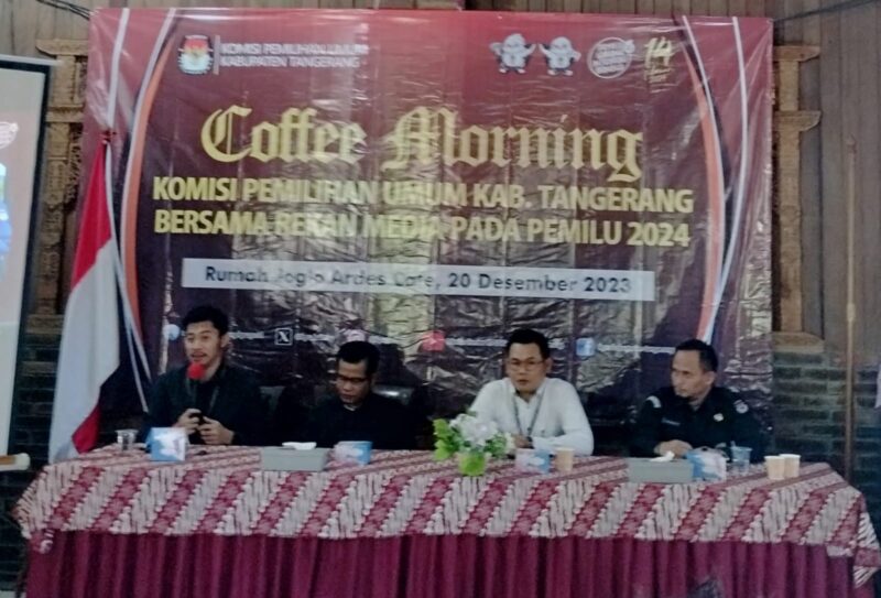 Komisioner KPU Kabupaten Tangerang saat memaparkan kekurangan 15 ribu PPS.