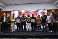 DISKUSI BELA NEGARA: Forum Pimred menghadirkan salah satu pejabat Bakamla dalam diskusi tentang bela negara.