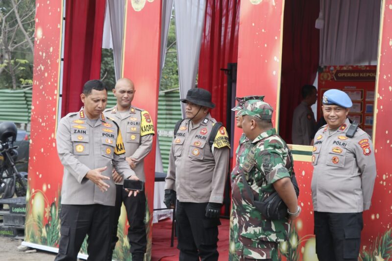 PANTAU LAPANGAN: Kapolres Metro Tangerang bersama jajaran saat meninjau sejumlah lokasi di Tangerang jelang pergantian tahun.