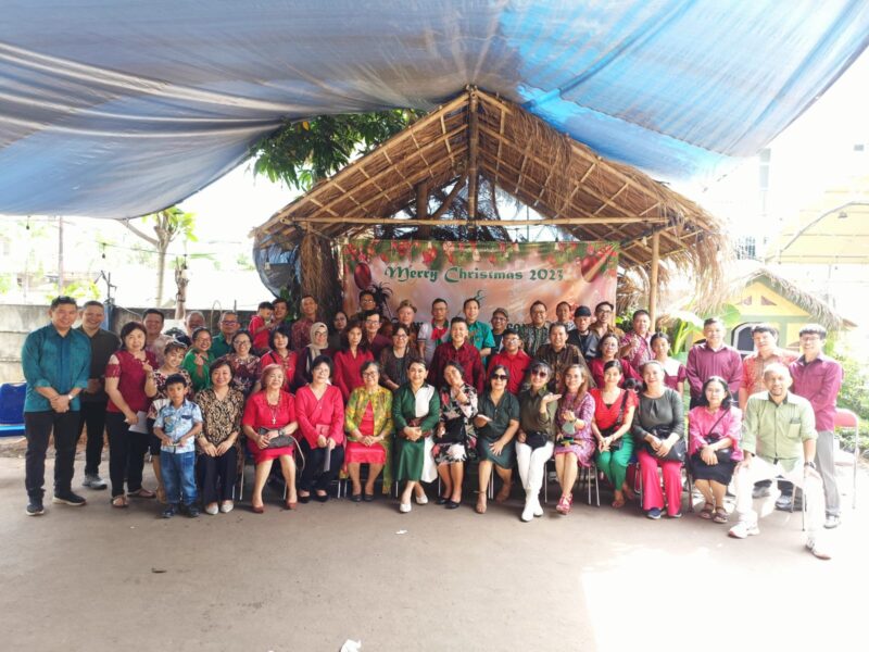 NATAL BERSAMA: Keluarga Besar Woloan Jabodetabek saat menggelar perayaan Natal besama.