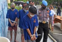 Empat orang yang diduga pelaku pengeroyokan terhadap anggota polisi berinisial MH.