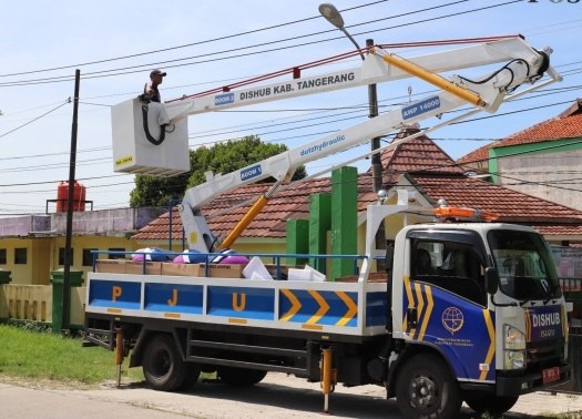 PENERANGAN JALAN: Tahun 2023 ribuan unit lampu penerangan jalan umum dipasang di sejumlah titik di Kabupaten Tangerang.