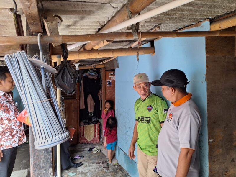 
BANTUAN: Dinas Sosial Kota Tangerang memverikasi keluarga mahasiswa yang diusulkan mendapat bantuan sosial 2024.
