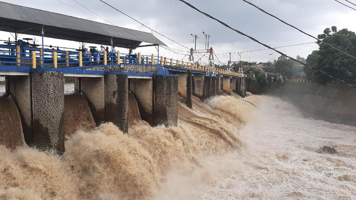 Bendungan Katulampa Bogor saat ini berstatus siaga lll banjir atau waspada. (Foto : ist)