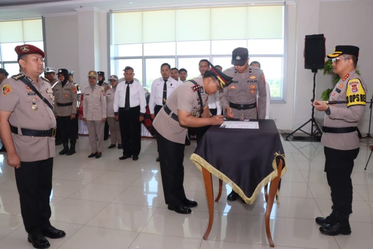 PEJABAT BARU: . AKBP Agus Sugiyarso, S.I.K. resmi menggantikan Kombes Pol Indra Mardiana, S.H., S.I.K., M.Si sebagai Wakapolresta Tangerang.