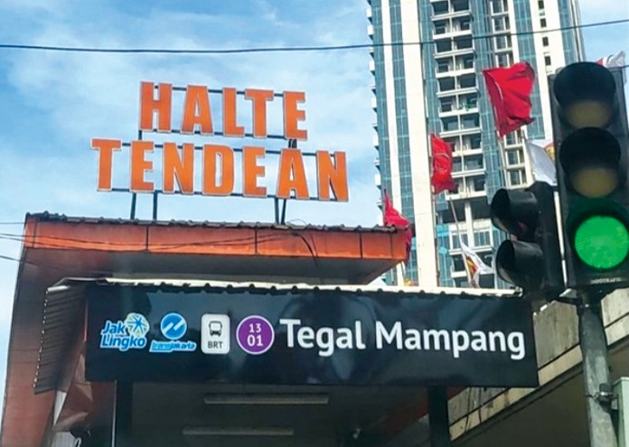 DIGANTI: Salah satu nama halte TransJakarta yang berganti. Pengguna TransJ juga mengeluhkan nama rute atau halte tujuan akhir di layar yang terdapat Halte TransJakarta sudah berganti, namun nama rute di layar pada bus TransJ belum diubah. (ist)