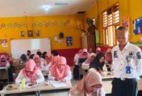 PENINGKATAN KOMPETENSI: Kegiatan Bimtek pelajaran Matematika Smart dan Bahasa Inggris di SDN Pemukiman (10/01/2024).