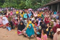 CANVASSING DAY: Ratusan warga Desa Barugbud, Padarincang, Serang saat menghadiri canvassing day yang digelar Gus Asmi Maulidy.
