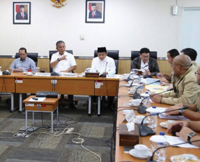 SOROT:  Ketua DPRD DKI saat menggelar rapat bersama SKPD Pemprov DKI. (ist)