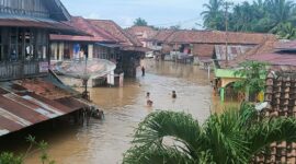 TERENDAM: Salah satu kampung di Muratara yang terendam banjir.