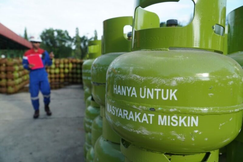 PAKAI KTP: Pembelian gas elpiji tiga kilogram di Kota Bandung masih diwajibkan menggunakan KTP.