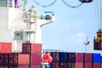 Caption Suasana bongkar muat peti kemas di Pelabuhan Tanjung Priok.(ist)