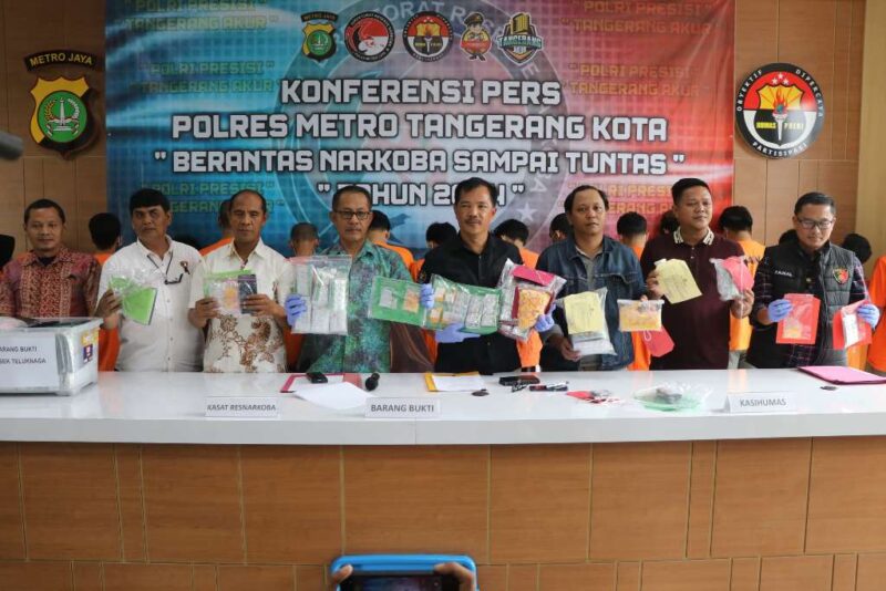 OBAT KERAS: Satuan Narkoba Polres Metro Tangerang Kota mengamankan puluhan ribu obat keras tanpa izin edar dengan berbagai merk.