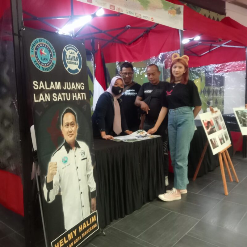 SOSIALISASI BAHAYA NARKOBA: Stand LAN Kota Tangerang hadir dalam pesta rakyat di Bale Kota Tangerang.