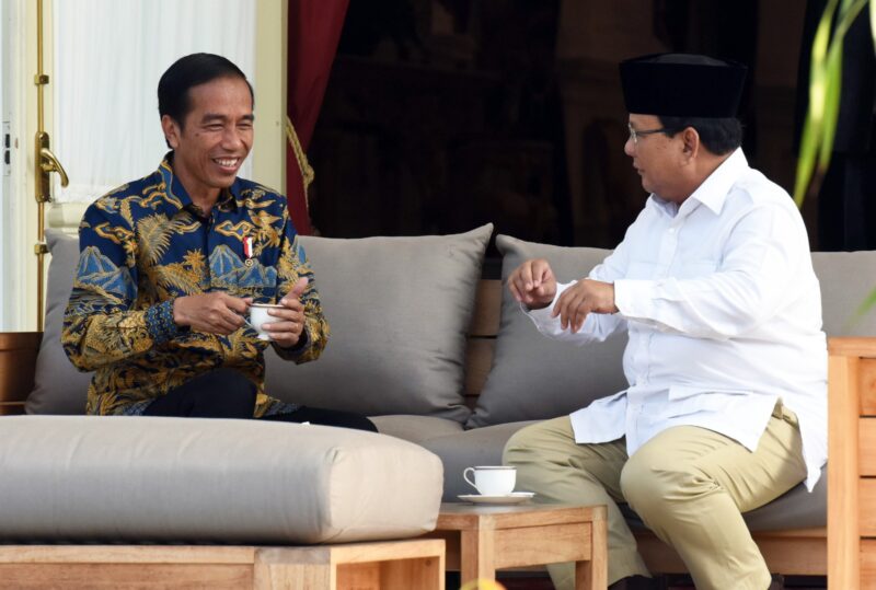 KOMIT BANGUN BANGSA: Sikap negarawan yang ditunjukan Presiden Jokowi dan Menhan Prabowo mematik pujian banyak pihak. Keduanya dianggap berkontribusi besar terhadap kemajuan Bangsa Indonesia. Termasuk menjaga kerukunan seluruh elemen bangsa. (ist)