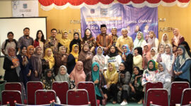 FOTO BERSAMA: Dosen Universitas Mercubuana, berpose bersama saat kegiatan PKM di Kelurahan Pondok Aren, Kota Tangsel, Rabu (24/1/2024).