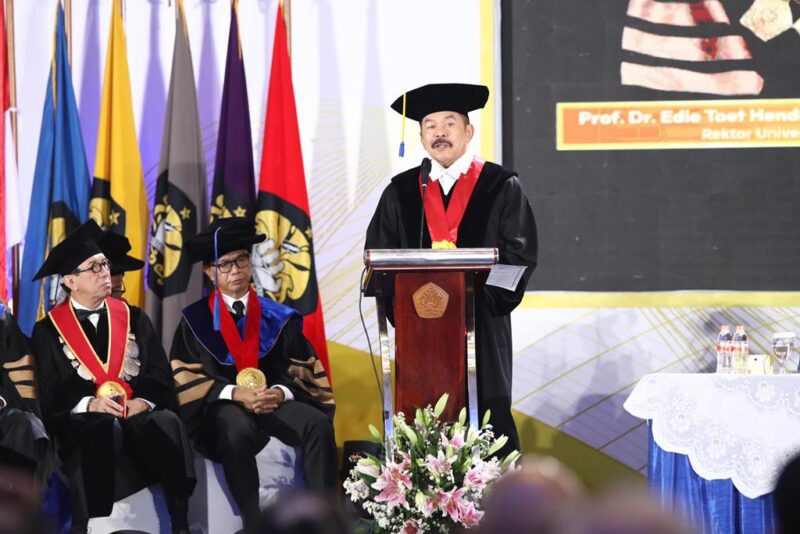 APRESIASI: Jaksa Agung ST Burhanuddin saat memberikan sambutan saat pengukuhan Prof. Dr. Reda Manthovansi, SH., LL.M sebagai Guru Besar Bidang Ilmu Hukum Pidana Universitas Pancasila, Kamis (25/1/2024).