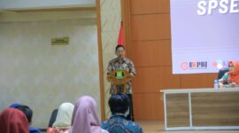 REALISASI ANGGARAN: Sekda Kota Tangerang saat memberikan arahan terkait percepatan input data dalam system pengadaan secara elektronik.