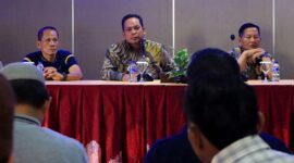 TEMUI PEDAGANG: Penjabat Walikota Tangerang bersama sejumlah pejabat terkait saat menerima perwakilan pedagang Pasar Anyar.