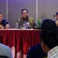 TEMUI PEDAGANG: Penjabat Walikota Tangerang bersama sejumlah pejabat terkait saat menerima perwakilan pedagang Pasar Anyar.