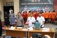 BARANG BUKTI: Polda Banten menggelar konferensi pers hasil pengungkapan kasus BBM bersubsidi.