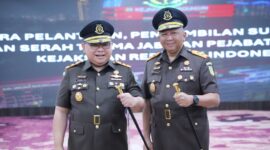 PEJABAT BARU: Kajati DKI Jakarta Narendra Jatna dan Kajati Bali Ketut Sumedana  usai dilantik Selasa (6/2/2024).

