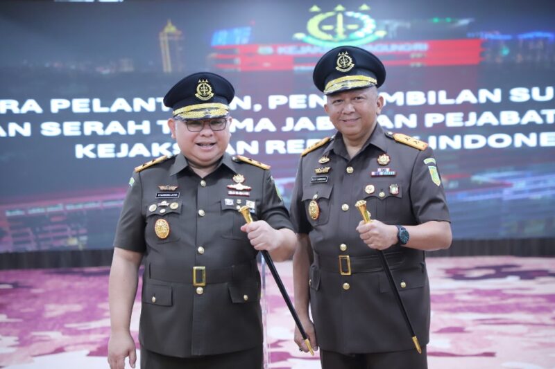 PEJABAT BARU: Kajati DKI Jakarta Narendra Jatna dan Kajati Bali Ketut Sumedana  usai dilantik Selasa (6/2/2024).

