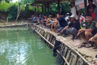 MANCING BARENG: Caleg Partai Nasdem H Idris mengajak simpatisan dan pendukungnya mancing bareng di Kampung Ciapus Balaraja.