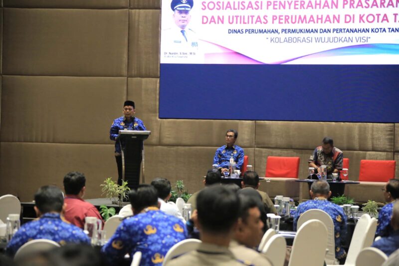 INGATKAN PENGEMBANG: Penjabat Walikota Tangerang dalam sosialisasi penyerahan PSU bagi pengembang di Kota Tangerang.