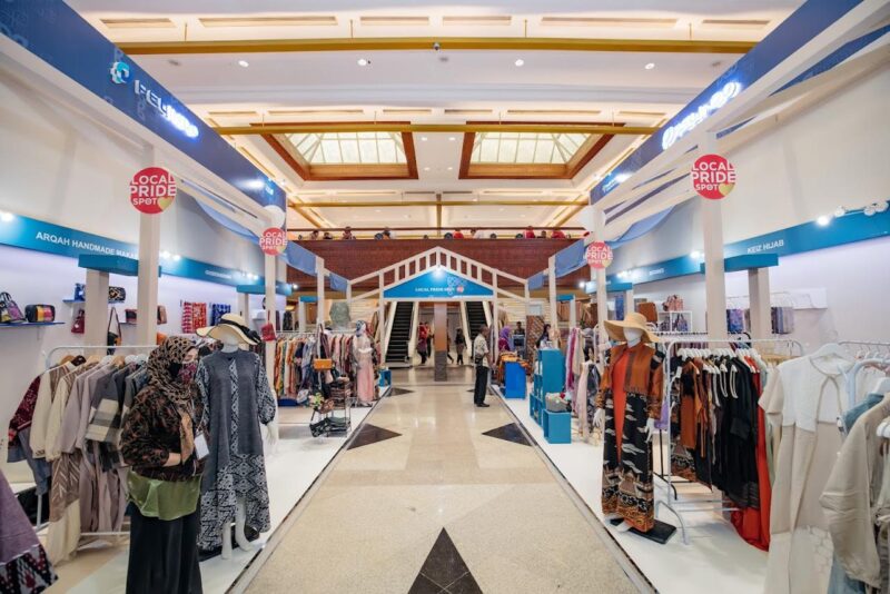 PRODUK UNGGULAN: Beragam produk unggulan ditampilkan UMKM Tangsel dalam ajang Inacraft 2024 di Jakarta Convention Center.