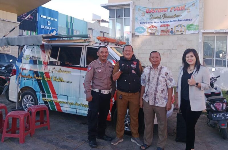 JEMPUT BOLA: Samsat Cilegon melaksanakan program Samlong, program jemput bola bagi wajib pajak dilaksakan di  Perumnas Cibeber, Kecamatan Cibeber, Kota Cilegon.
